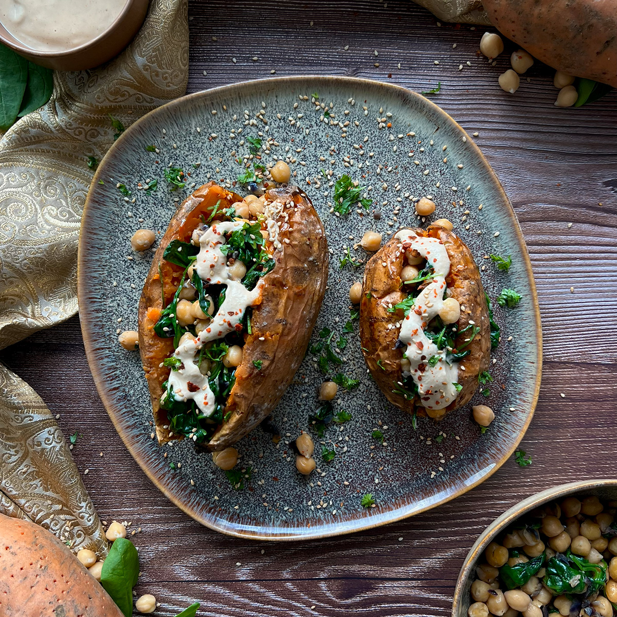 gefüllte Süßkartoffel mit Kichererbsen und Spinat