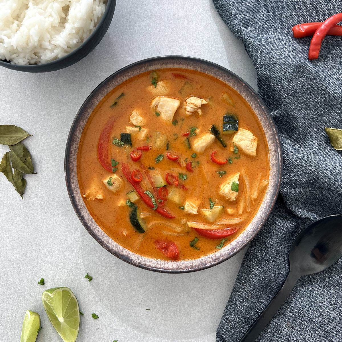 Kaeng Phet (Rotes Thai Curry) mit Hähnchen