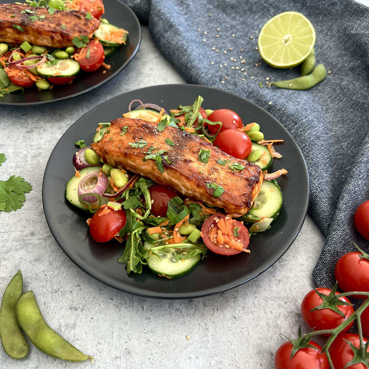 Teriyaki Lachs auf Salat
