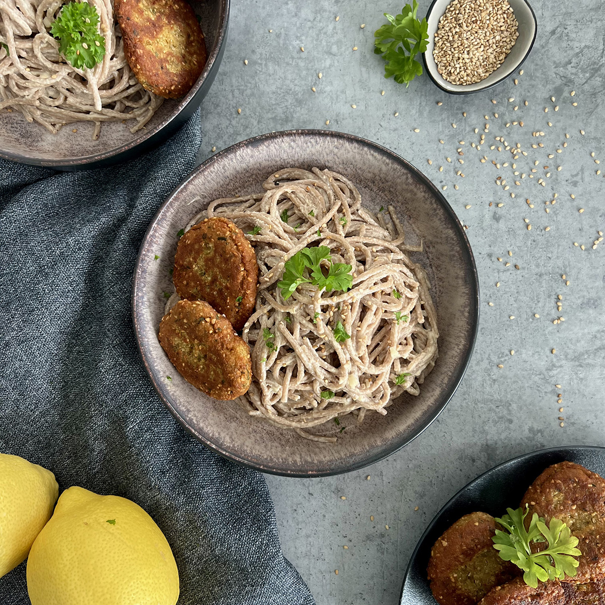 Tahina Zitronen Pasta mit Falafel