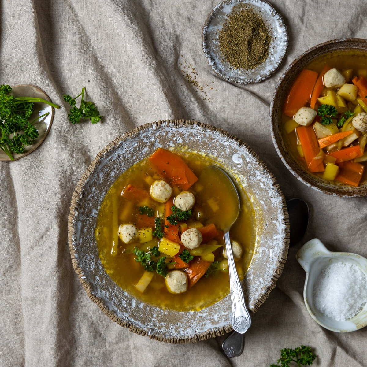 Gemüsesuppe mit Suppenklößchen