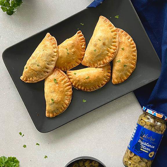 Grüne Hojiblanca Oliven in Scheiben