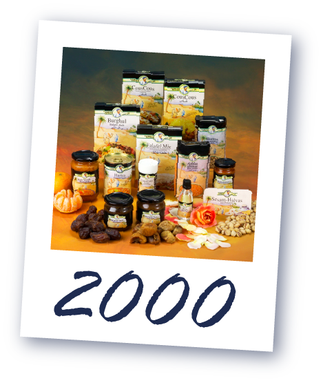 Verschiedene Gewürze und Fertigprodukte von Al Amier, darunter die Jahreszahl '2000'.