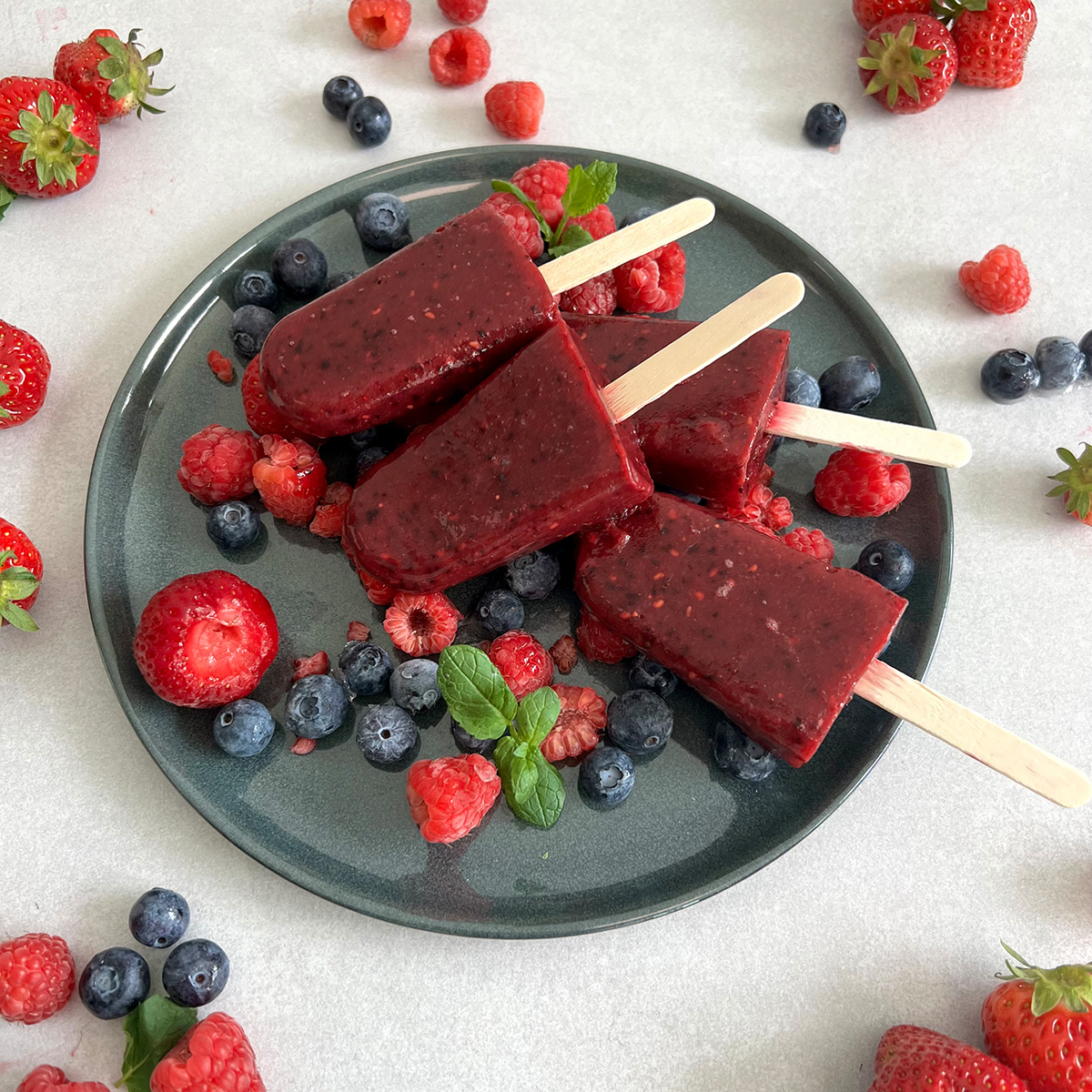 Selbstgemachtes Beereneis