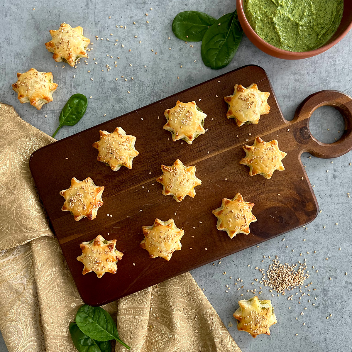 gefüllte Blätterteigsterne mit Spinathummus