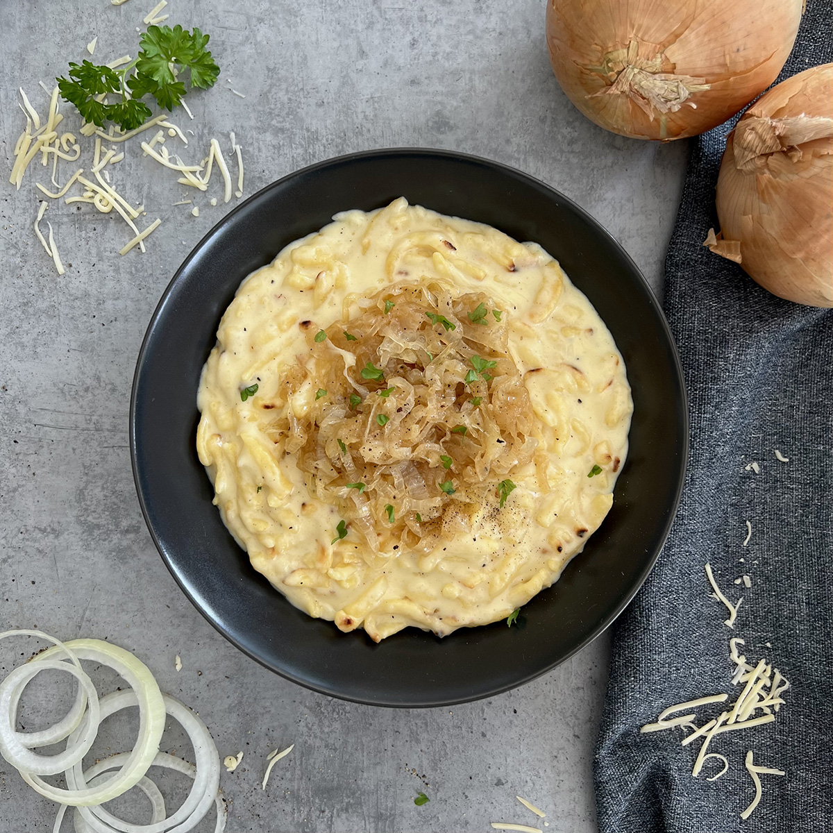 Käsespätzle mit karamellisierten Zwiebeln