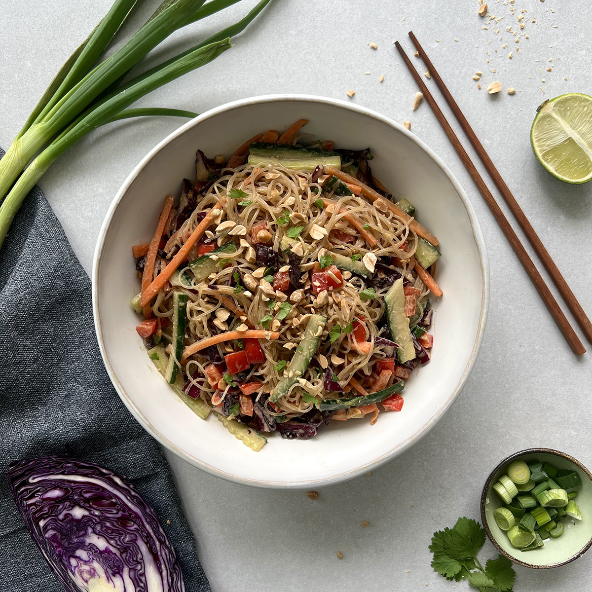 Glasnudelsalat mit Erdnussdressing