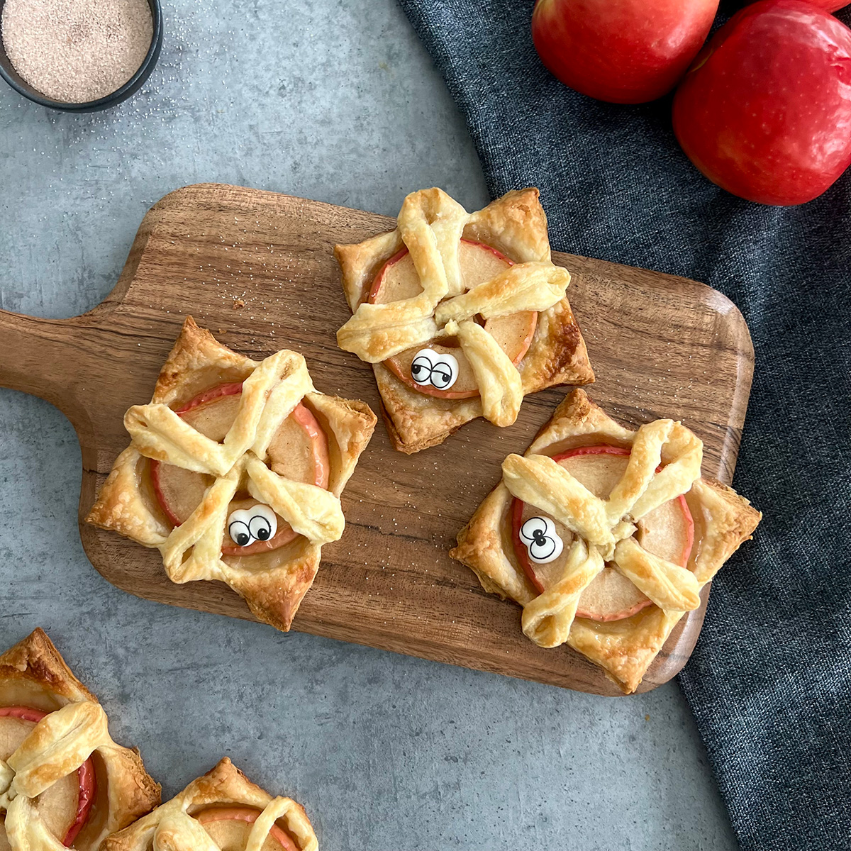 Halloween Apfel Blätterteigtaschen