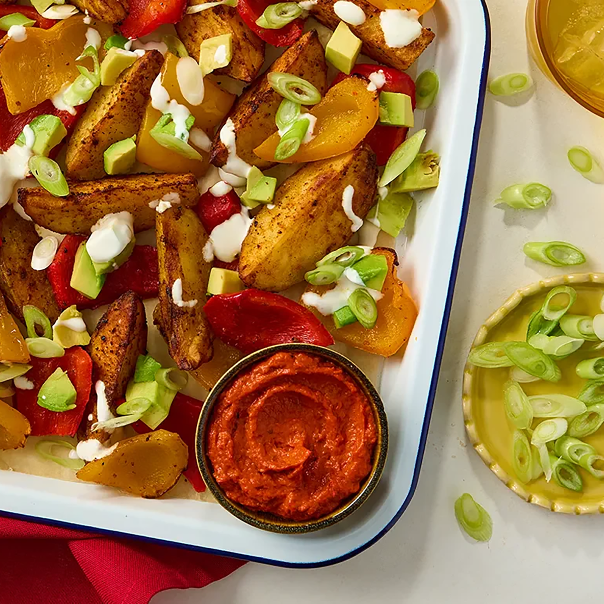 Würzige Wedges mit Peperoni Dip