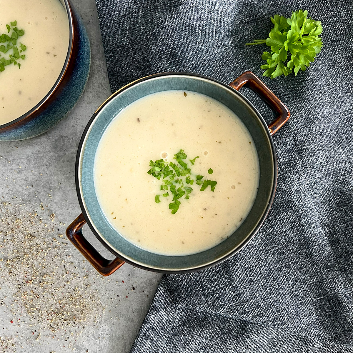 cremige Hühnersuppe mit Fadennudeln