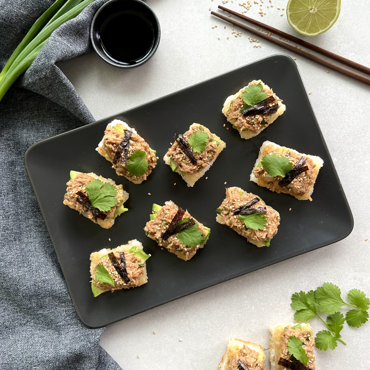 Crispy Reis Sushi mit Thunfisch