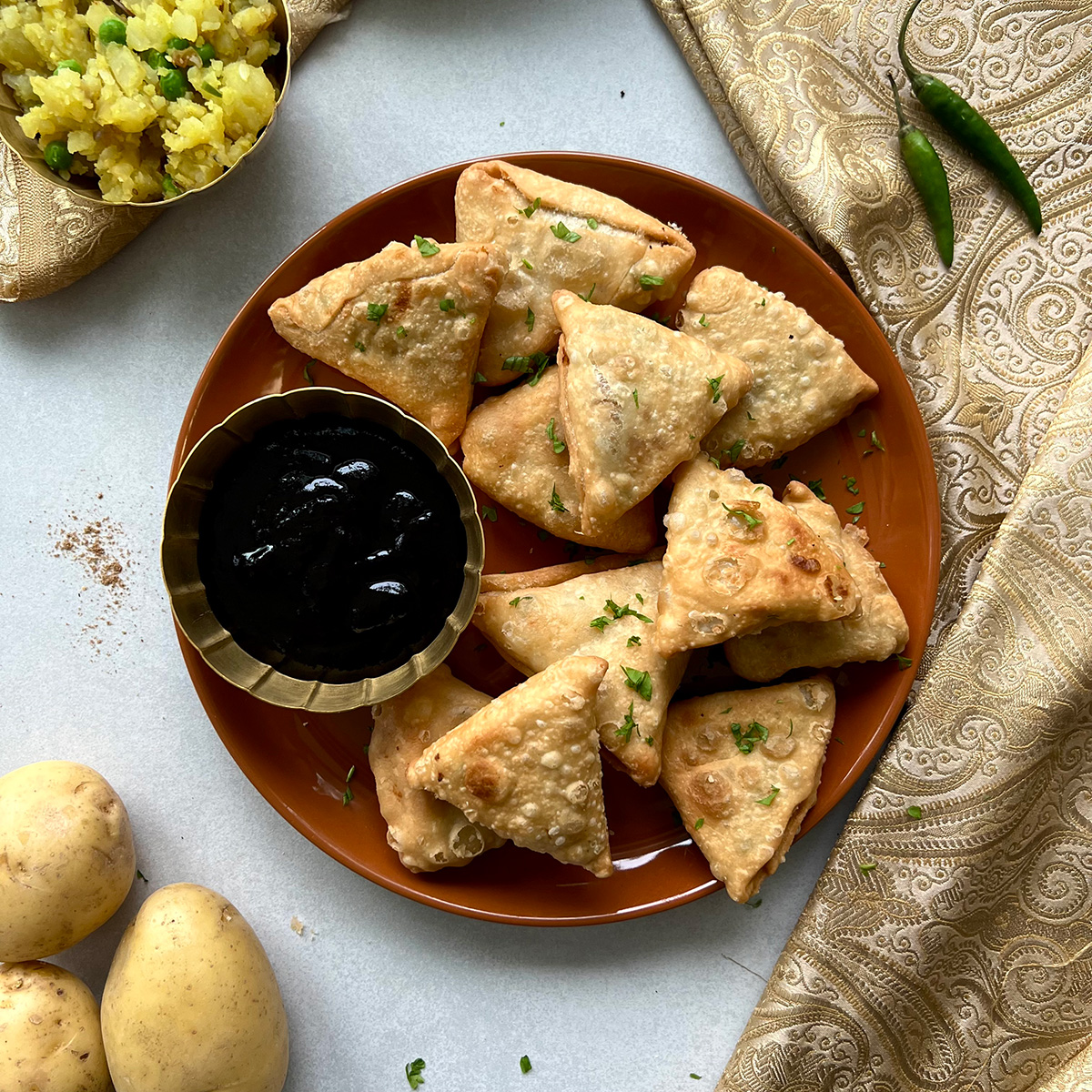 indische Samosas mit Kartoffeln und Erbsen