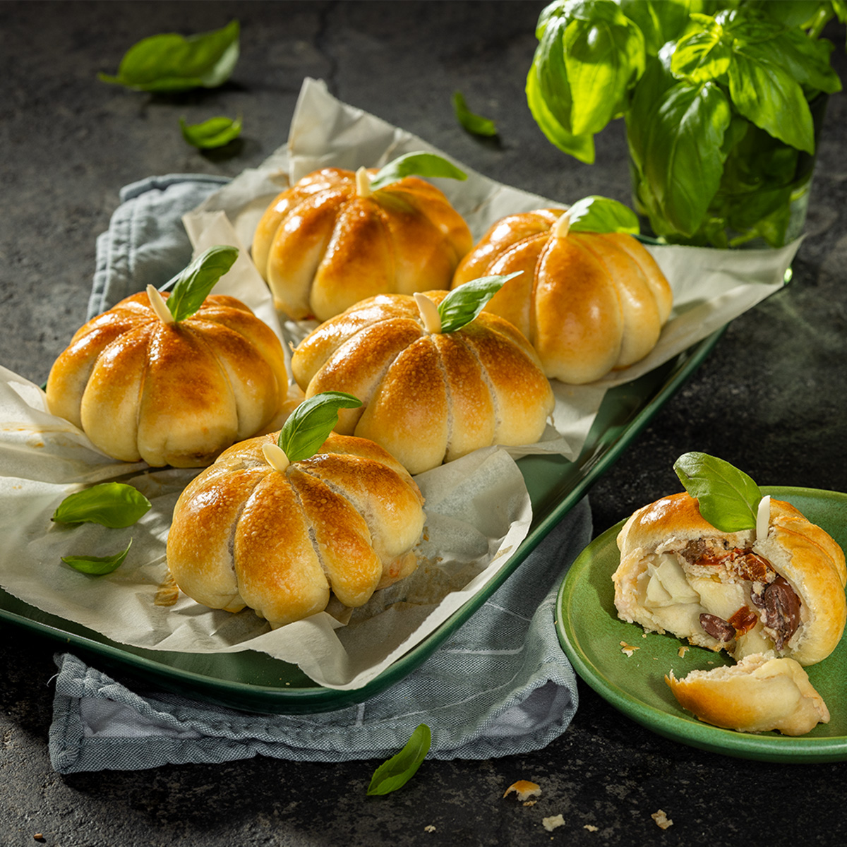 gefüllte Mini Pizza Kürbisse gefüllte Mini Pizza Kürbisse