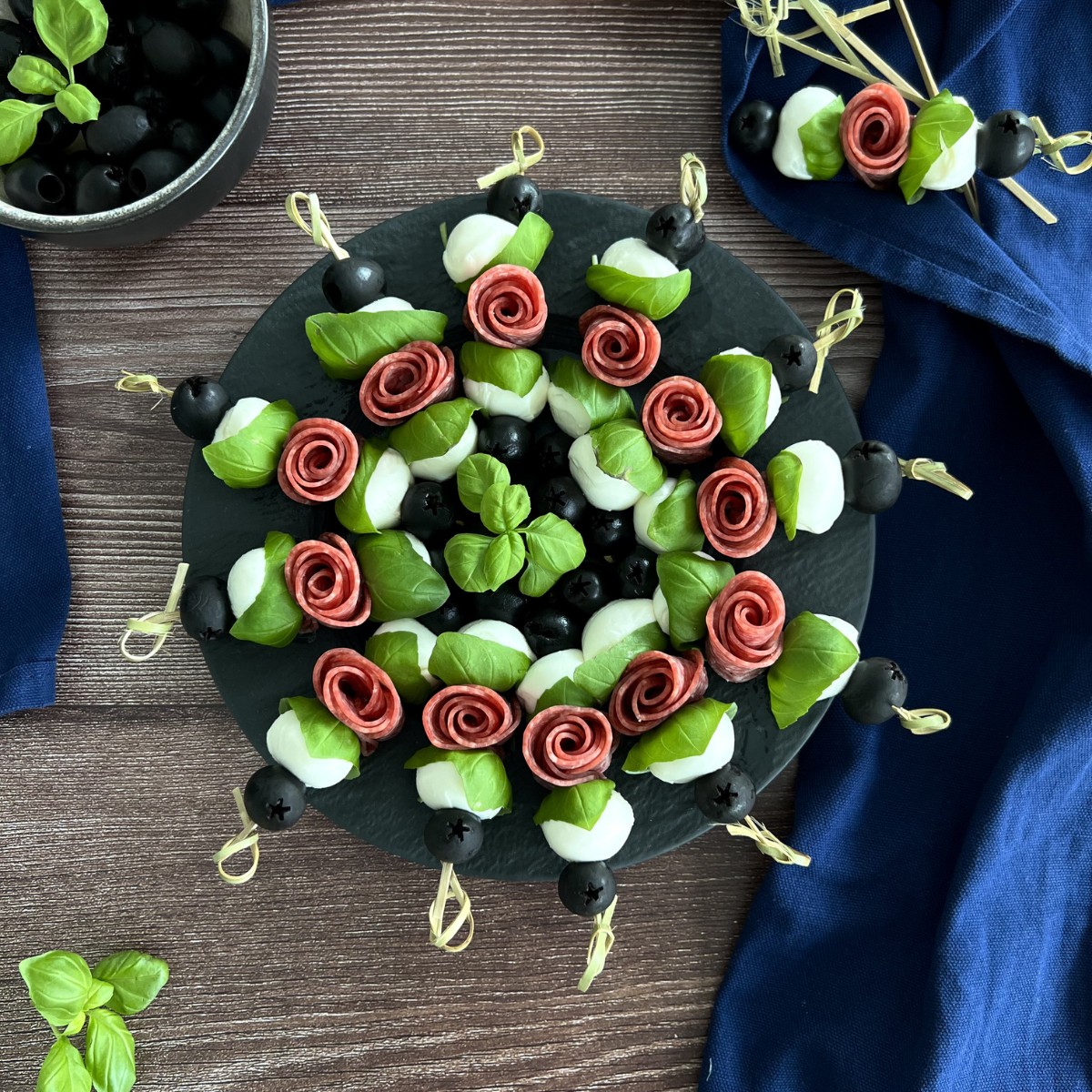 Salami Rosen Spieße mit Oliven