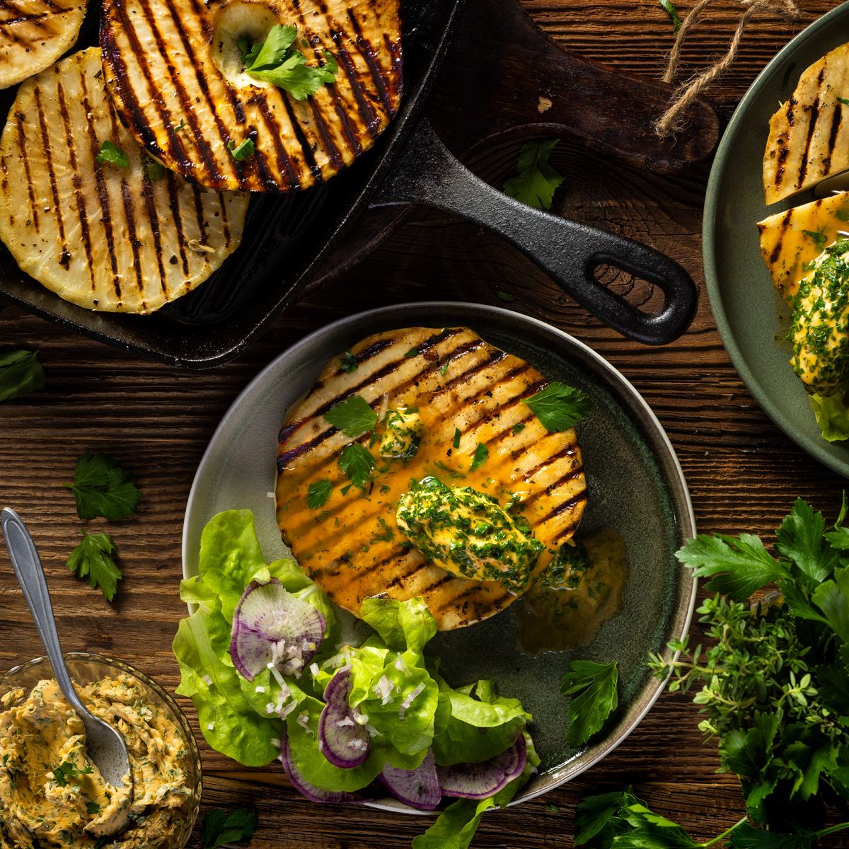 Selleriesteak mit veganer Cafe de Paris Butter