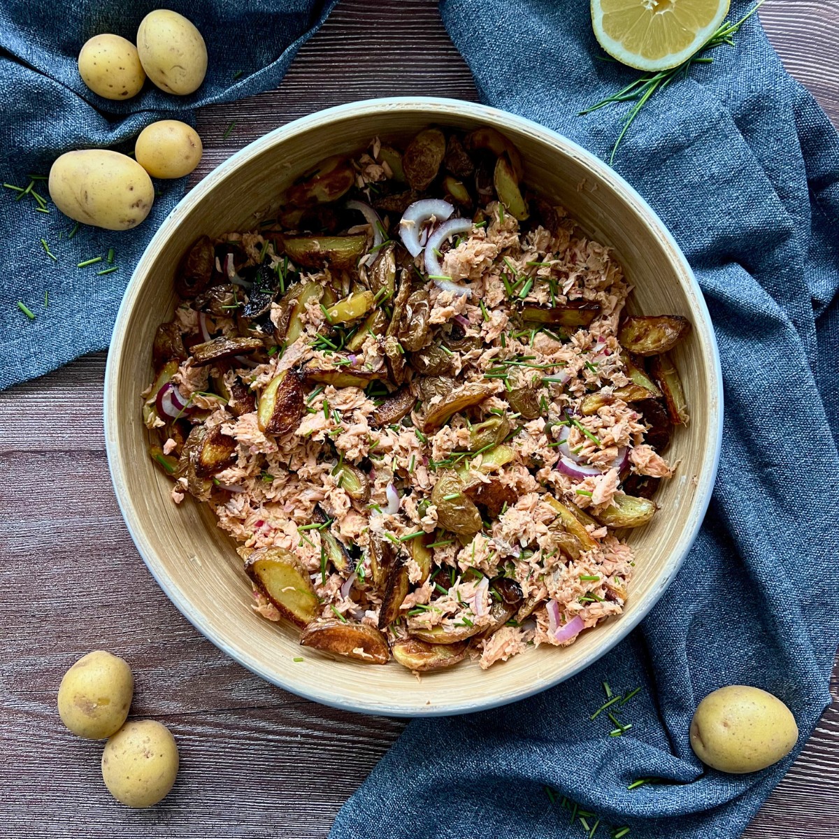 knuspriger Kartoffelsalat mit Pulled Lachs