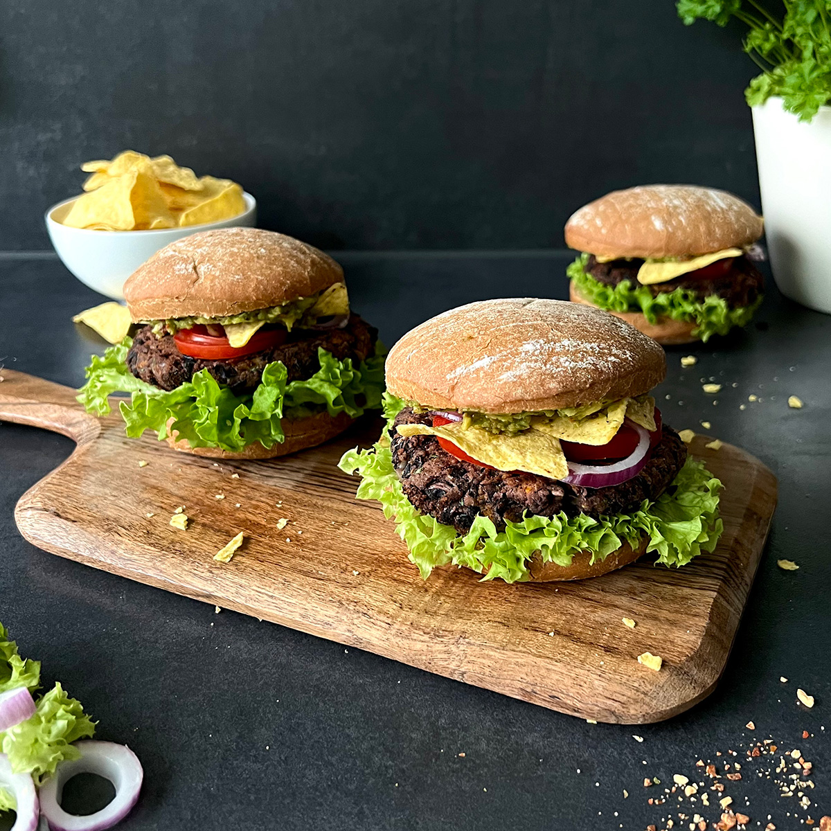 schwarze Bohnen Burger mit Guacamole