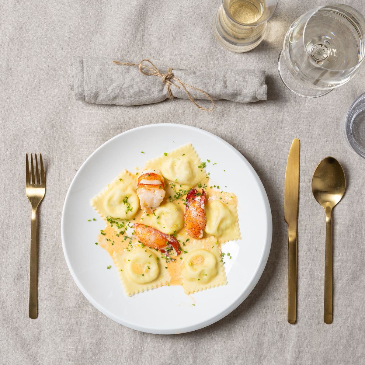 Hummer Ravioli in cremiger Sauce