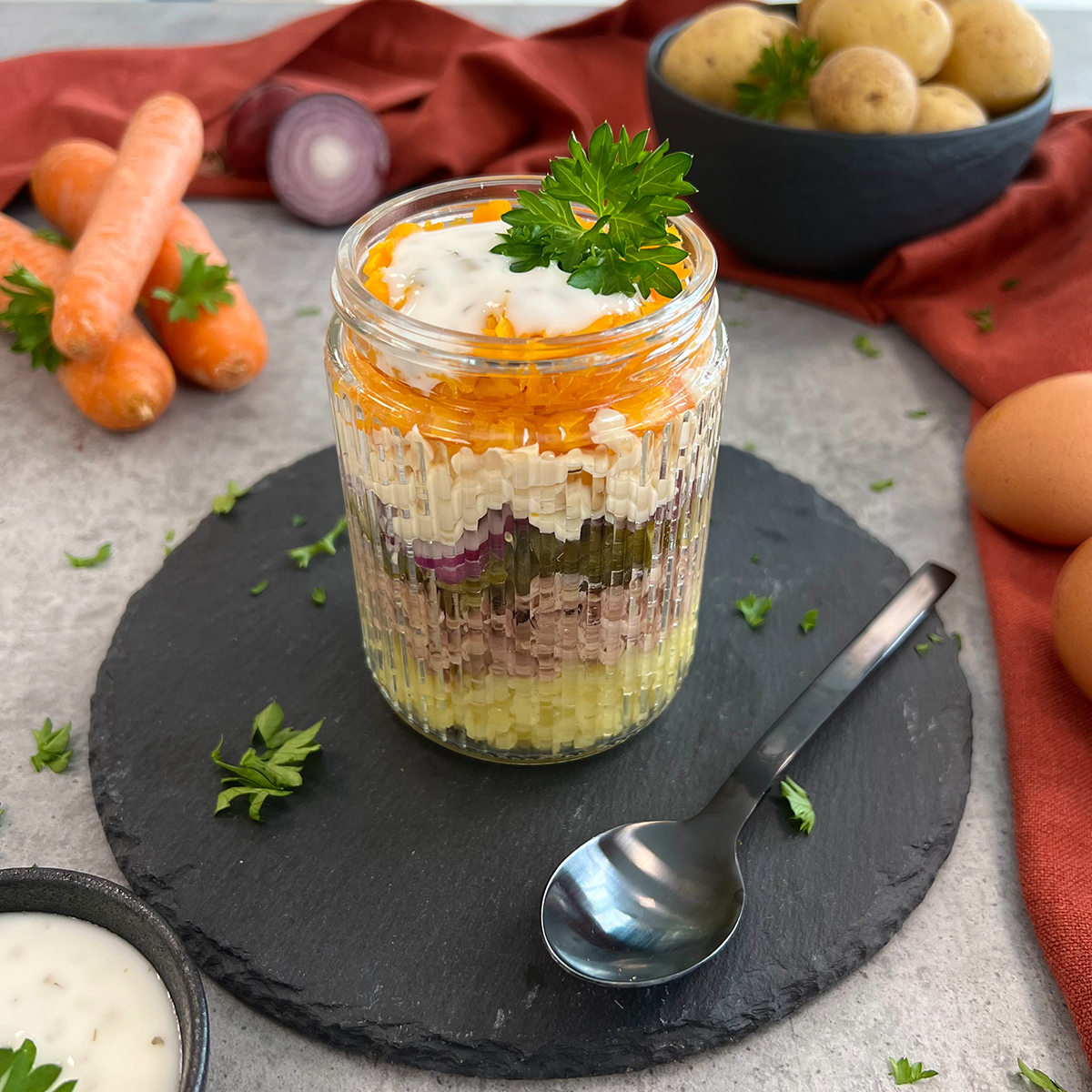 Schichtsalat mit Eierstich