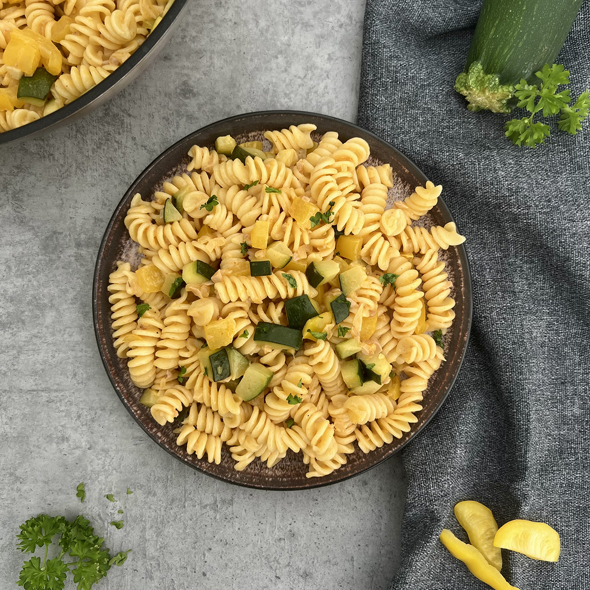 Pasta mit Kokos Knoblauch Sauce