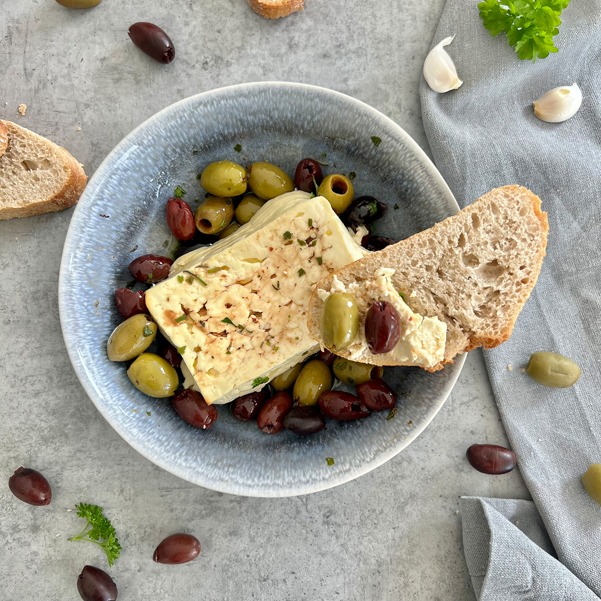 marinierte Oliven mit Feta