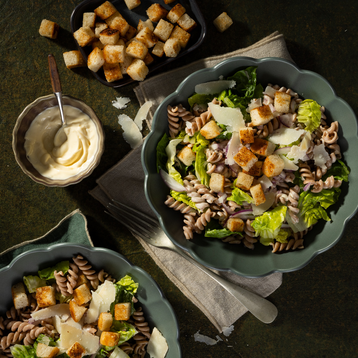 vegetarischer Caesar Nudelsalat