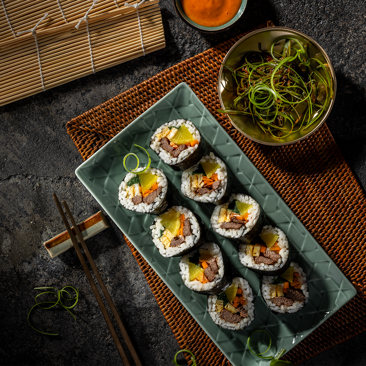 Gimbap mit Bulgogi und Gemüse
