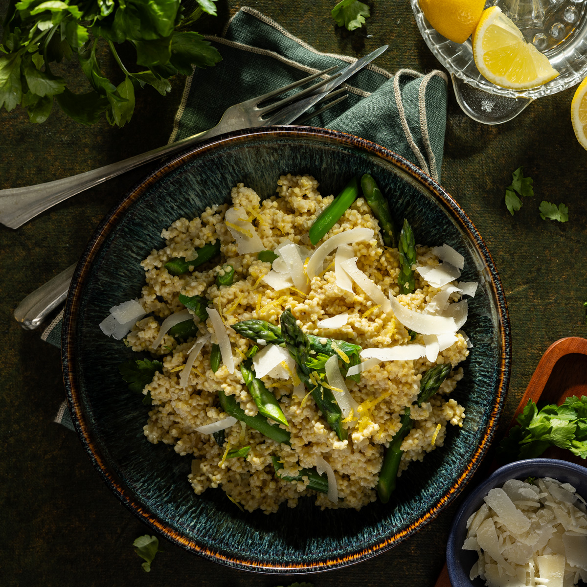 Hirsotto mit grünem Spargel