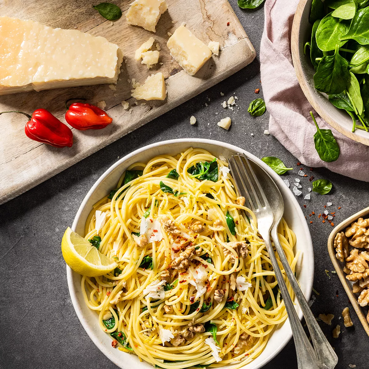 Spaghetti mit Spinat und Walnussöl